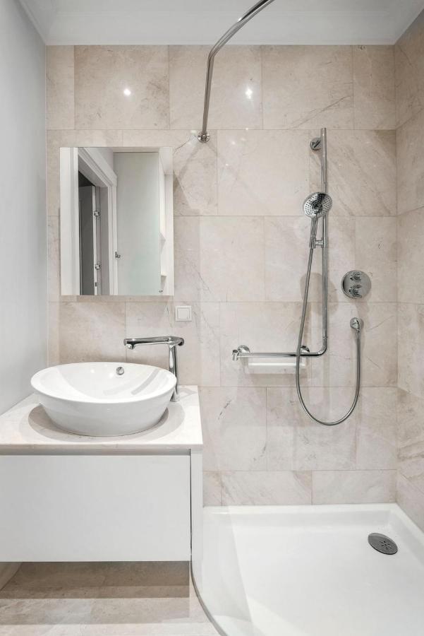 Design Studio Apartment With Balcony By Hostlovers Каунас Екстериор снимка