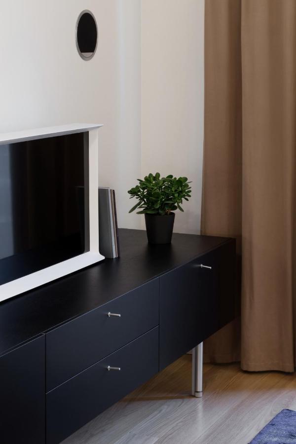 Design Studio Apartment With Balcony By Hostlovers Каунас Екстериор снимка